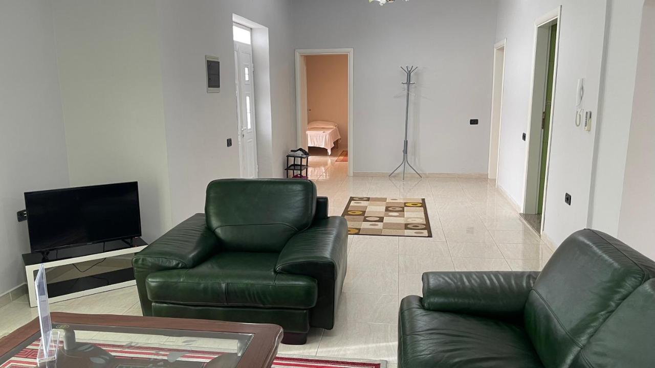 Azure Apartments By Kondo Stays فلورا المظهر الخارجي الصورة