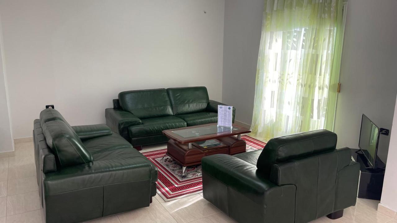 Azure Apartments By Kondo Stays فلورا المظهر الخارجي الصورة